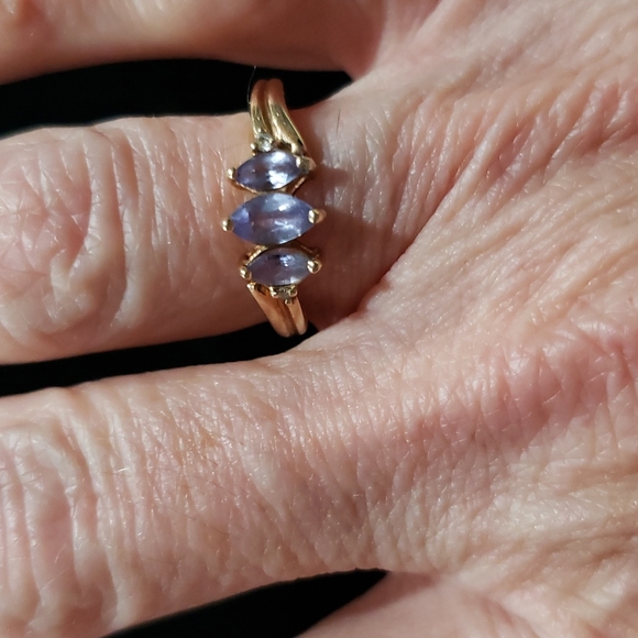 10KT Gold Ring with 3 Tanzanite Stones - Picture 2 of 3